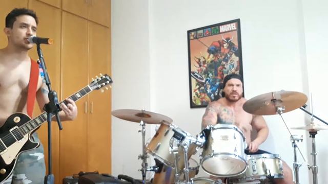 Fratello C - Wrecking Hotel Rooms (MxPx) смотреть онлайн