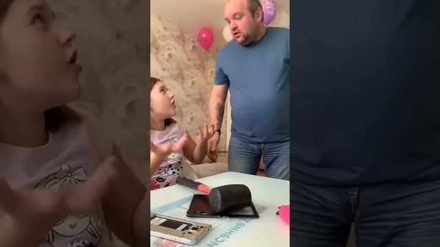 Хотел наказать дочку но наказал себя. Пранк не удался или минус телефон. смотреть онлайн