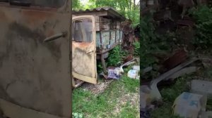 Завели сарай. А твою бывшую не смогли