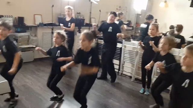 Репетиция песенки Акробатов Средние Выходного дня смотреть онлайн