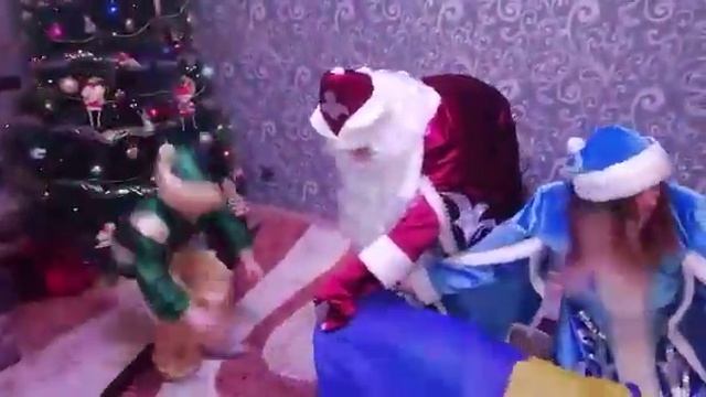 Прячемся от серого волка в норке зайчика, Дед Мороз 2020 смотреть онлайн