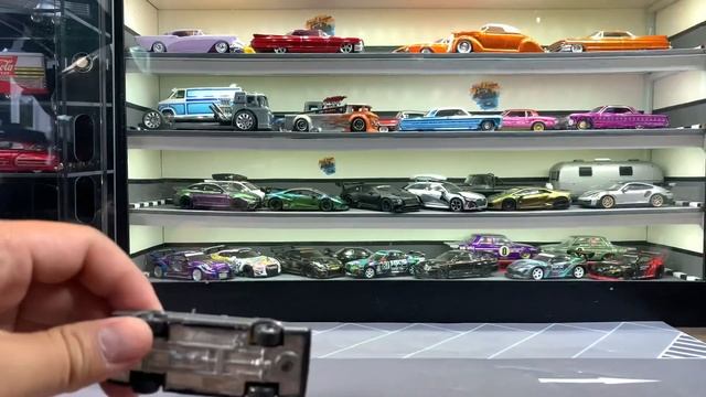 Johnny Lightning 1983 Lagonda Gunmetal & Custom Light Blue Metallic 1:64