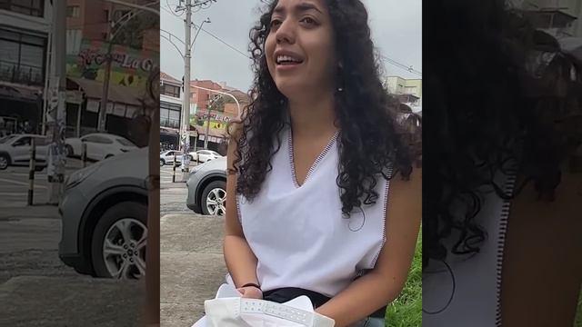 Millonaria regala fajo de billetes a madre soltera смотреть онлайн