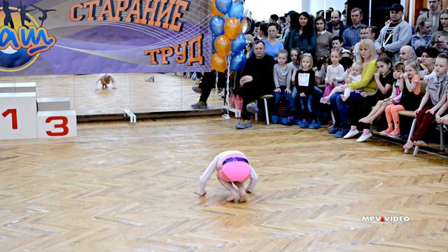 Детские акробатические танцы школы ТАШ 03 смотреть онлайн
