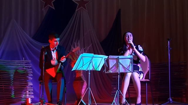 «Дальняя дорожка», песня под балалайку. Поёт Екатерина Фролова, аккомпанирует Илья Коннов. Balalaik смотреть онлайн