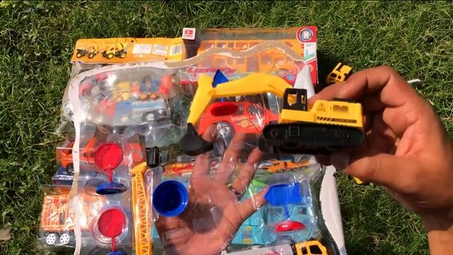 Video about Searching and Unboxing Brand New Toys | Construction Vehicles, School Bus, Cars, Trucks смотреть онлайн