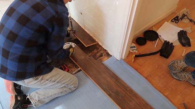 Bathroom Floor: Laying The Vinyl