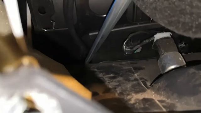 Установка усилителя под сиденье гранта. Тянем провода смотреть онлайн