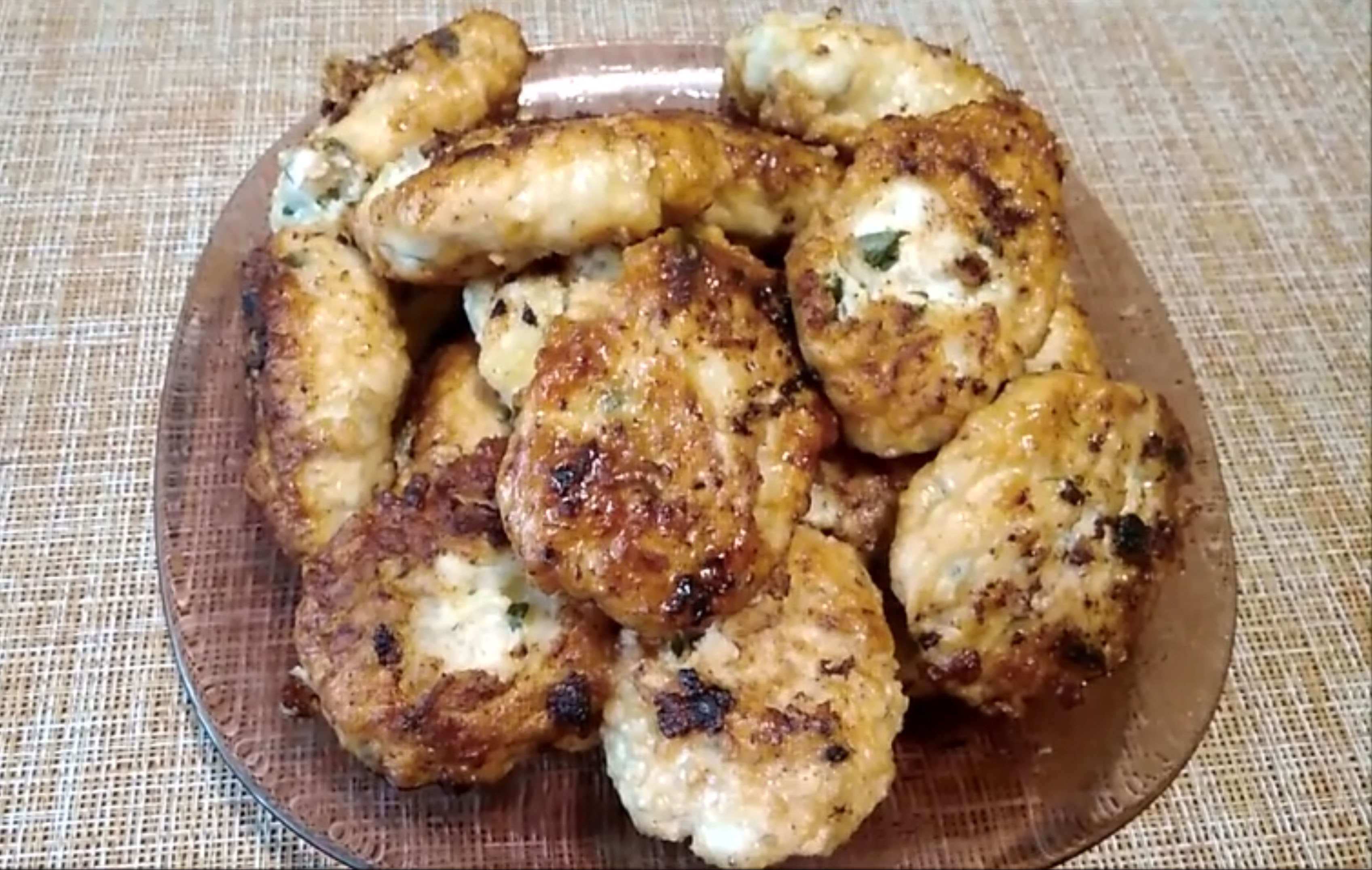 Куриные котлеты с кабачком.mp4 смотреть онлайн