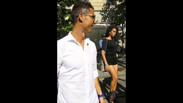 Cristiano Ronaldo Holding Hands with Fiance Georgina Rodriguez during shopping trip in Madrid смотреть онлайн