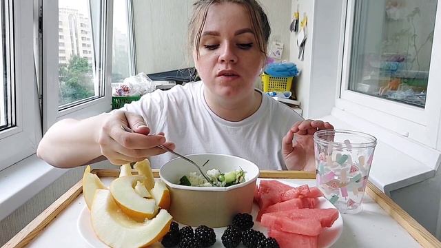 Мукбанг поке с лососем и фрукты, арбуз , дыня #мукбанг #фудблогер смотреть онлайн