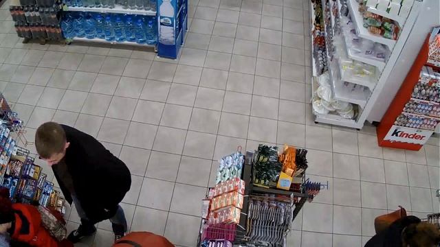 Кража телефона у маленькой девочки. Днепр Варус на ж\м. Коммунар 18.11.2017 смотреть онлайн