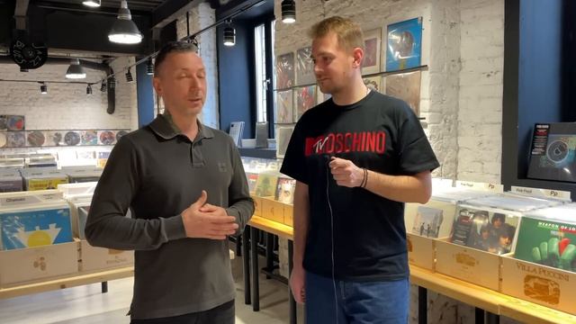 Охота за винилом в центре Москвы / Обзор магазина виниловых пластинок Vinyl Market смотреть онлайн
