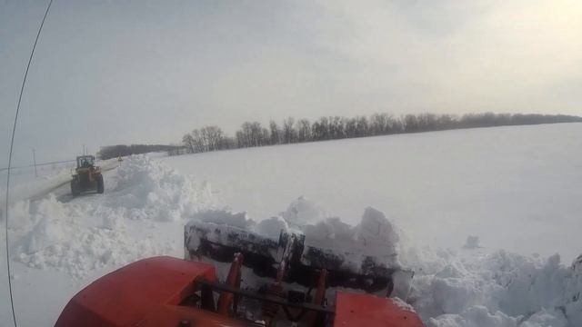 Тяжелая техника на расчистке дороги от снега.К-701 и К-744Р3. Китайский погрузчик. смотреть онлайн