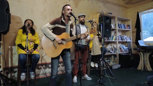 HAUA — Гаятри-мантра (с русским переводом) смотреть онлайн