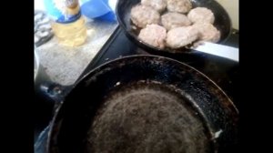 Сделал формочку, своими руками для приготовления котлет. Варю кашу с овощами.