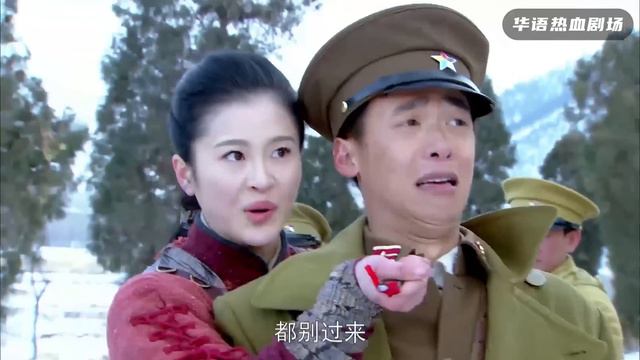 村民遭日軍伏擊，女狙擊手900米外架槍還擊，子彈精準穿過及小洞口，爆頭敵人！【抗日】 смотреть онлайн