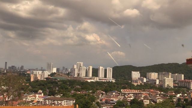 СПУСК НА ФУНИКУЛЕРЕ. КИТАЙСКИЙ ХРАМ Kek Lok Si (George Town. Pulau Pinang. Malaysia) смотреть онлайн