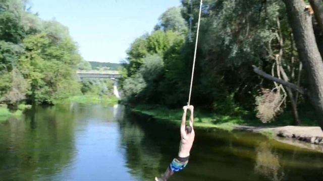 Как делать сальто назад с тарзанки. Прыжок в реку от мастера смотреть онлайн
