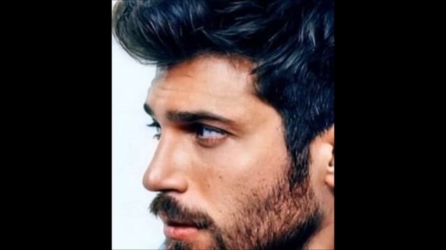 Can Yaman no pudo ocultar su sorpresa ante la pregunta. смотреть онлайн