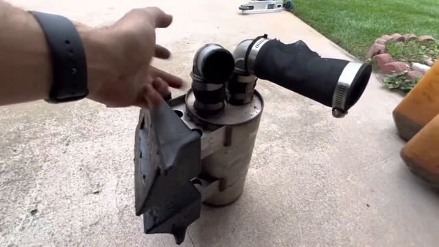 Kawasaki 650 SX removing the water box. смотреть онлайн