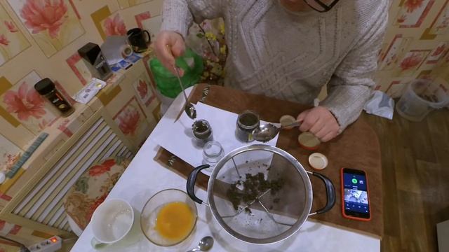 засолка осетровой икры . как солить икру в домашних условиях. смотреть онлайн