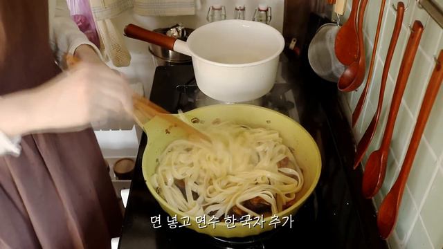 숲속 집에서 보내는 따뜻한 집밥생활 하루일과 | 가지파스타, 포도따서 포도잼 만드는 날🍇 смотреть онлайн