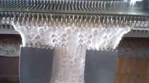 Красивый прессовый и легкий узор на любой вязальной машине.