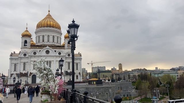 КРАСИВАЯ ПАСМУРНАЯ МОСКВА. ЦЕНТР И ХРАМ ХРИСТА СПАСИТЕЛЯ НА ЗАКАТЕ смотреть онлайн