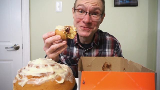 GIANT CINNAMON BUN!! MY OWN CREATIONS!! ULTIMATE CINNAMON BUN CHALLENGE!! MAN VS FOOD!!! смотреть онлайн
