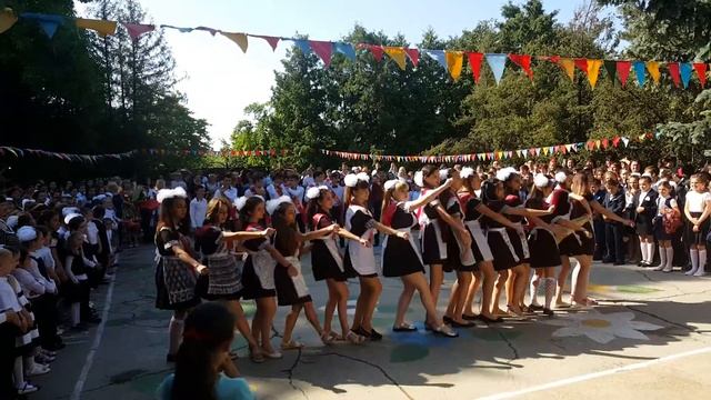 Самый крутой флешмоб выпускников 2018 смотреть онлайн