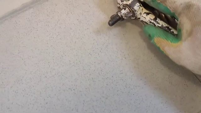 Очистка швов плитки под затирку.mp4