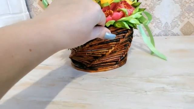 Корзинка с цветами для подруги на 8 МАРТА, КОРЗИНА ИЗ ГАЗЕТНЫХ ТРУБОЧЕК, ПЛЕТЕНАЯ КОРЗИНА, ПРАЗДНИК смотреть онлайн