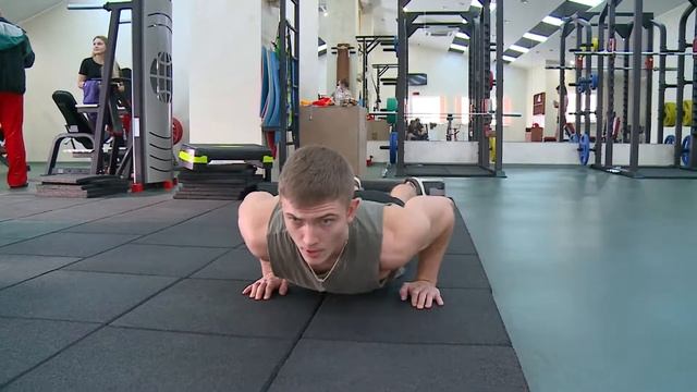 Отжимания от пола с узкой постановкой рук смотреть онлайн