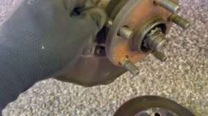 Как легко и быстро заменить шпильку на колесе.Восстанавливаю резьбу#toyota #celica  #europe #тойота