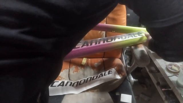 Покраска велосипеда cannondale в киевской мастерской DDBIKECUSTOMS смотреть онлайн