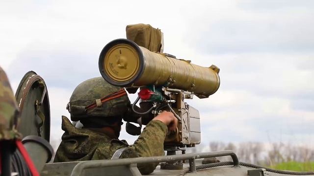 УКРАИНА.Действия разведывательно штурмовой группы ВДВ смотреть онлайн