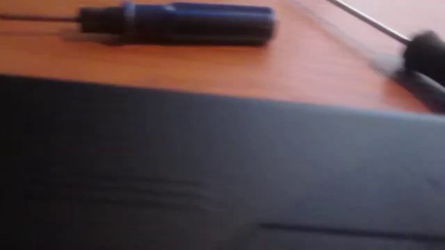 Чистка вентилятора у ноут бука Lenovo Z565. смотреть онлайн