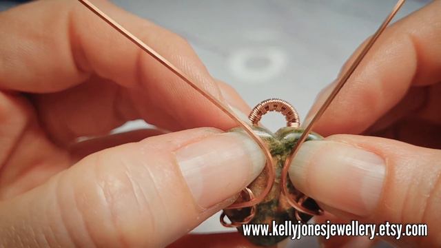 Wire wrap pendant 'Scarlett' tutorial by Kelly Jones. смотреть онлайн