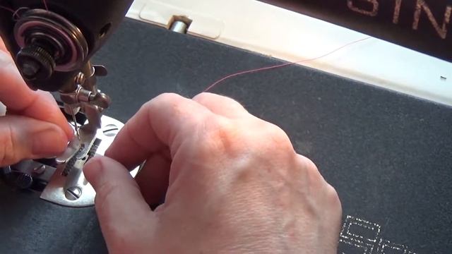 Sewing on Singer model number AK336347 Industrial Sewing Machine смотреть онлайн