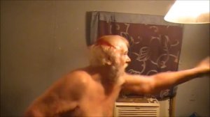 ЗЛОЙ ДЕД . Как разбудить человека при помощи пищевой пленки