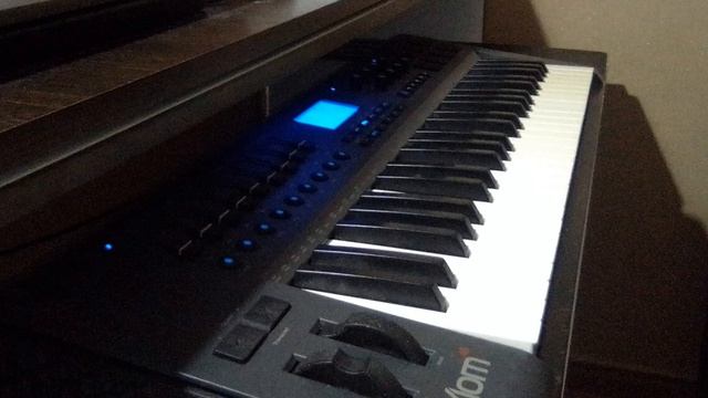 S V A просто электронная тема с разными инструментами Axiom 49 смотреть онлайн