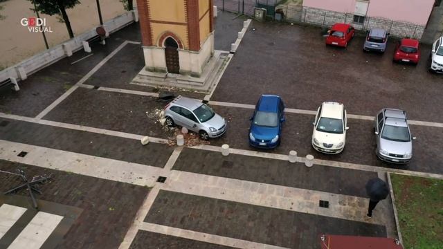 Il drone in volo su Arzignano dopo la tromba d'aria смотреть онлайн
