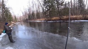 Осенний Клёв Хариуса в МОРОЗ по Заберегам/ Взял Крупняк На плёсе еле вытащили!!!