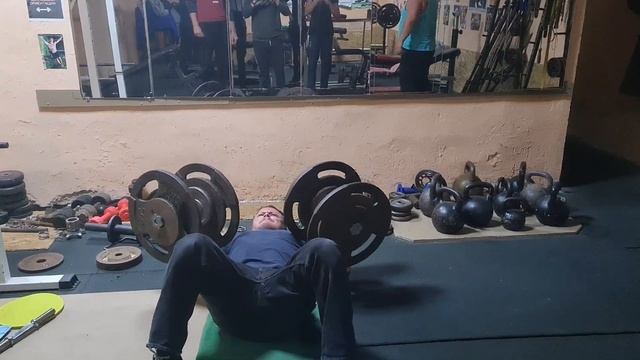 Жим гантелей лёжа. Рекорд. смотреть онлайн