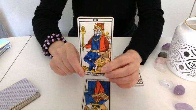 Le tirage en croix simplifié pour les débutants avec le Tarot de Marseille смотреть онлайн