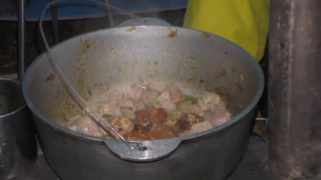 Поход в чум с командой.  Утро.  Готовим кулеш