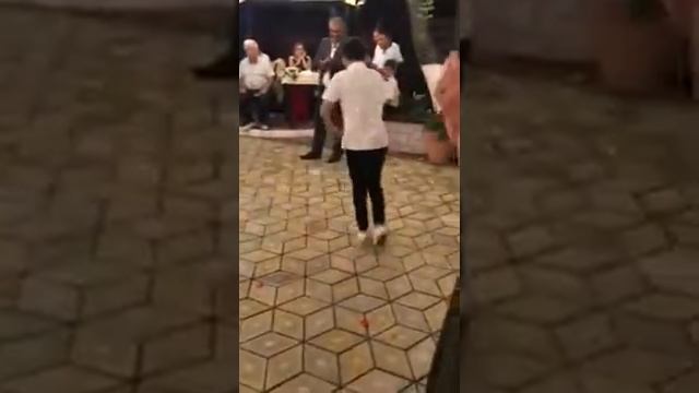 Танцующий парень смотреть онлайн