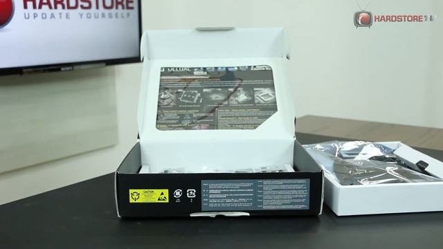 ASUS - X99 Deluxe - Unboxing/Overview смотреть онлайн