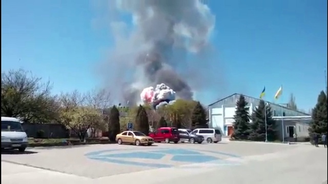 Краматорск, 25.04.2014. Взорван вертолет МИ-8 ВВС Украины смотреть онлайн